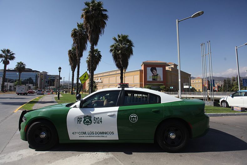 Imagen referencial patrulla de Carabineros en Portal La Dehesa Archivo 2019.jpeg