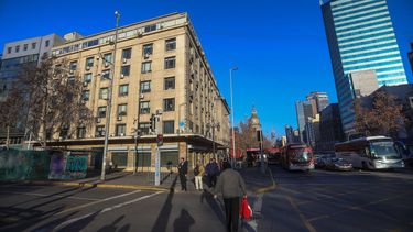 Av. Santa Rosa cortada en esquina con Alameda: Procedimiento policial causa desvíos y congestión