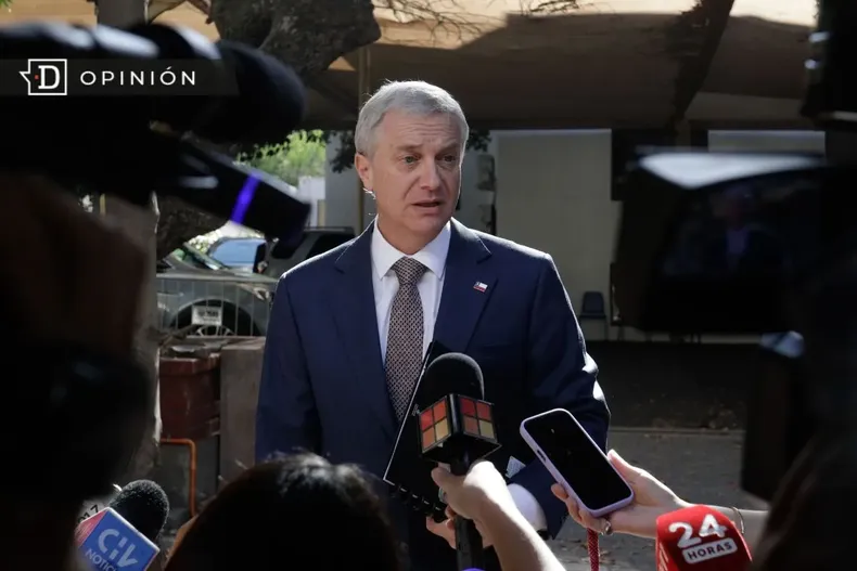 30625 jose antonio kast con la prensa.webp