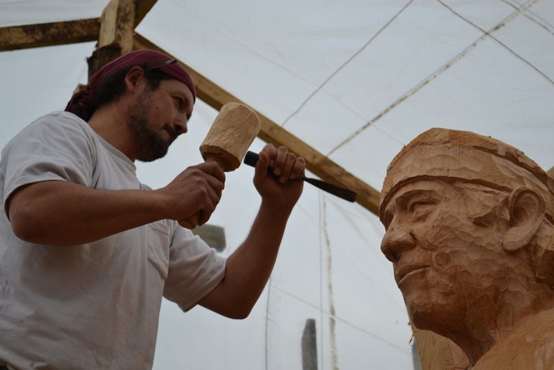 2 escultura_lonko_huenul 26.jpg