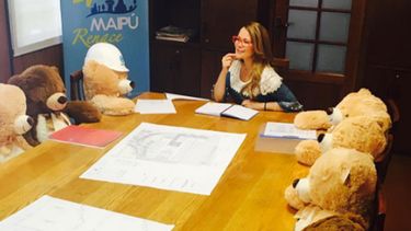 REDES| Las diversas reacciones a la irónica comitiva de ositos de peluche de Cathy Barriga