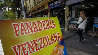 El Desconcierto | 26214 imagen de un cartel de una panaderia venezolana en santiago.webp