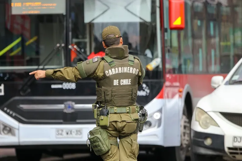 carabineros golpearon y fracturaron brazo a ciudadano haitiano durante control de identidad  condenados a 100 dias de presidio.webp