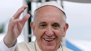 Aún estoy vivo: Tras 40 días internado papa Francisco se va de alta y prepara aparición este domingo