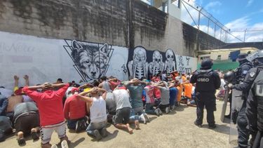 A 41 asciende la cifra de reos fallecidos en motín en cárcel de Ecuador
