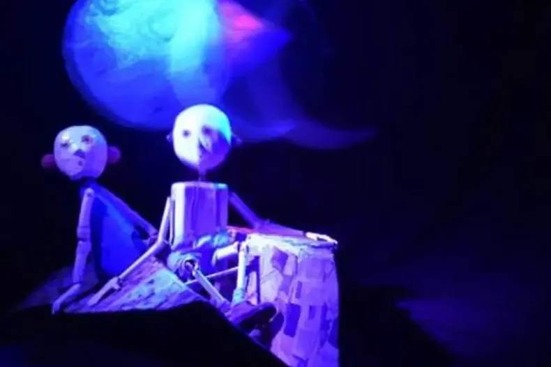 marionetas ecologicas recorreran 16 escuelas rurales con funciones gratis de el astronauta de papel entre marzo y mayo.webp