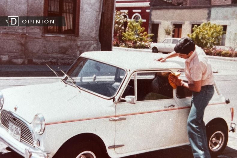 7974 luis padre de la columnista limpiando su auto en abate molin.jpg