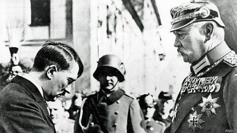 Hitler y Hindenburg.jpg