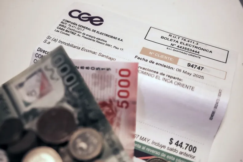 habra devolucion esta seria la formula para compensar mas de us100 millones cobrados de mas en cuentas de luz.webp