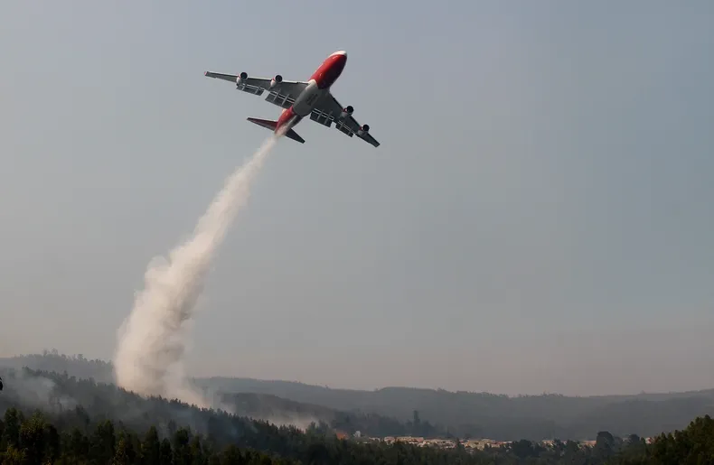 nuevo avion hercules de 15000 litros encabeza plan de incendios del gobierno con inversion de 160 mil millones.webp