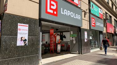 La Polar no sale de los problemas: Sernac presenta demanda colectiva por ropa falsificada