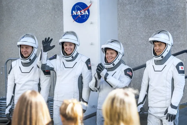 12830 astronautas nasa.webp