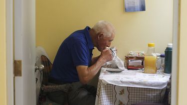 Experta por suicidio y abandono de adultos mayores: Va a seguir pasando mientras no pongamos más recursos y preocupación