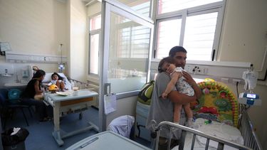 Padres y madres de niños con alergia alimentaria protestan por rechazo de sus licencias médicas