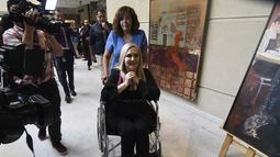 El pie izquierdo se me fue más a la izquierda: Pamela Jiles sufre accidente en el Congreso