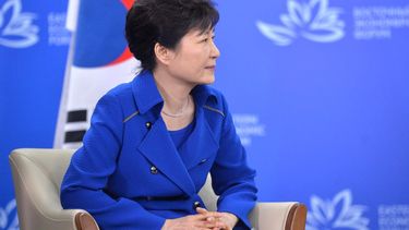 Condenan a ex presidenta de Corea del Sur a 24 años de prisión por corrupción