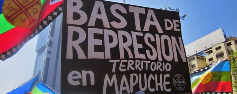 letrero basta de represion pueblo mapuche.jpg