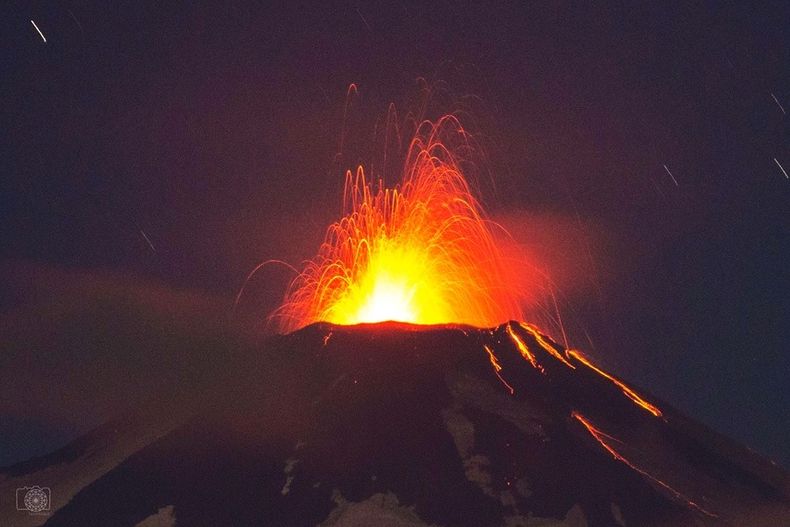 Erupcion del volcan Villarrica 2015.jpg