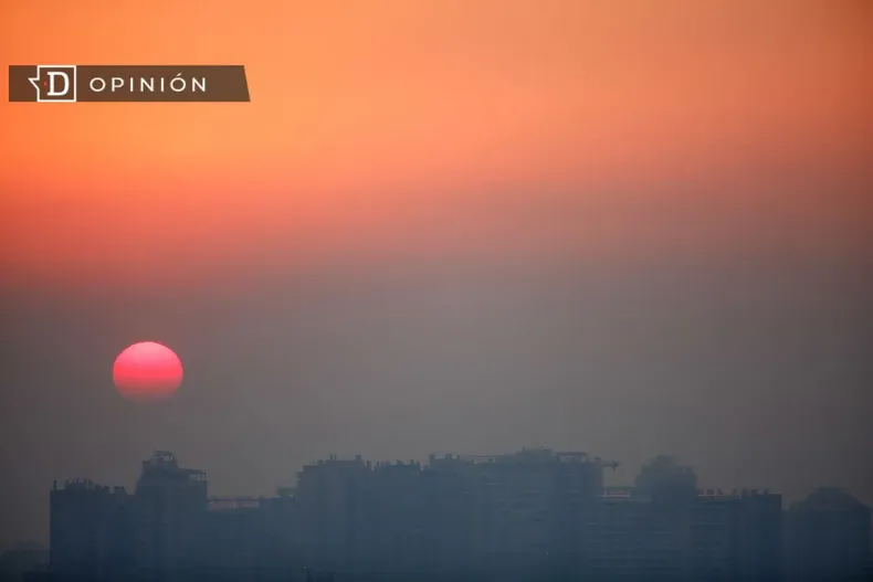 27721 imagen del cielo de santiago con mucha contaminacion.webp