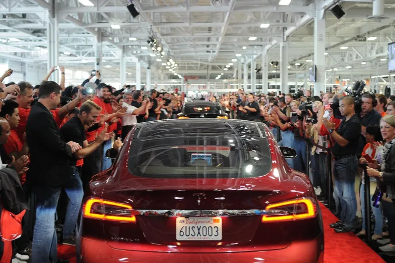 18536 tesla model s first deliveries.webp