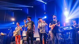 Salsa, timba y hip hop: La apuesta musical consciente y con ritmo de la banda chilena Moral Distraída