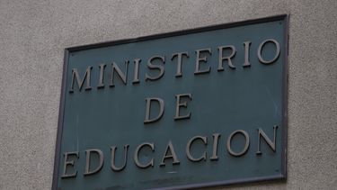 Trabajadores Mineduc en paro: Urgen disminución de brechas salariales entre otros puntos