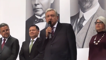 Condescendencia: López Obrador trata de corazoncito a reportera para no contestarle una pregunta