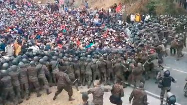 Caravana migrante hondureña es fuertemente reprimida por el Ejército de Guatemala