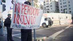 18-O: 20 detenidos, cuatro carabineros heridos y emplazamiento de Boric marcan conmemoración