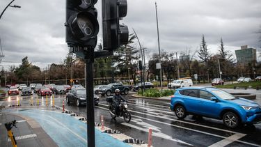 Casi 100 mil hogares sin luz en Santiago: Dan a conocer la causa del masivo apagón en Región Metropolitana