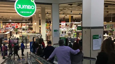 Jumbo echó a bodeguero que lanzó patada tras recibir manotazo y Corte concluye que no fue riña: Recibirá $13 millones