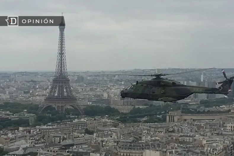 12646 helicoptero frente a la torre eiffel.webp