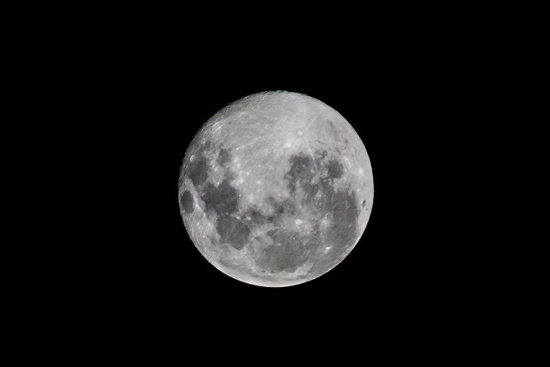 LUNA.jpg