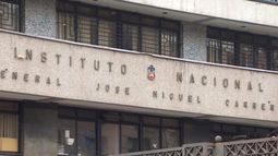 Contraloría da duro golpe a Alessandri y declara ilegal la revisión de mochilas en el Instituto Nacional