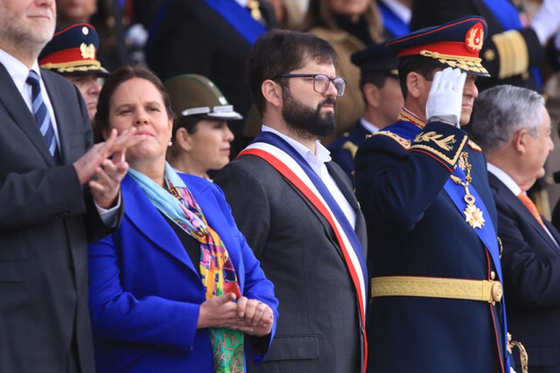 Presidente Gabriel Boric en la Parada Militar Agencia Uno.jpeg