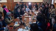 Oposición se reúne para aunar criterios contra la megarreforma del gobierno de Kast - Agencia Uno