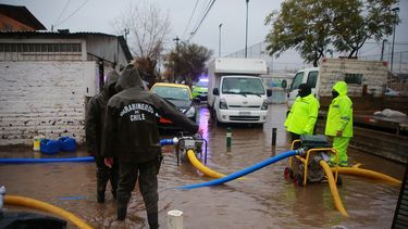 Experto llama a evitar catástrofes por sistema frontal: Pueden hasta ceder losas de hormigón