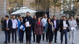 Alcaldes y alcaldesas llegan a La Moneda: Entregan carta a José Antonio Kast Alcaldes y alcaldesas llegan a La Moneda: Entregan carta a José Antonio Kast