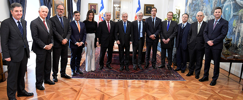 Empresarios de la CPC y Pinera.png