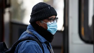 El Desconcierto | regresa el uso obligatorio de mascarillas por invierno cuando y donde se deberan usar.webp