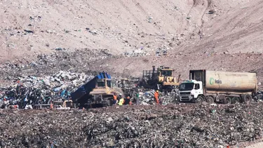 Más de 40% de la basura domiciliaria de Chile termina en rellenos sanitarios obsoletos o que deben cerrar en menos de 5 años