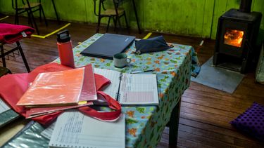 Colegios sin Internet y planes educativos sin terminar: La educación rural en Chile