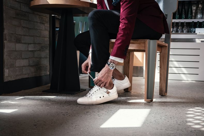 estilo y comodidad explora el mundo de las zapatillas hombre 93311.jpg.jpg