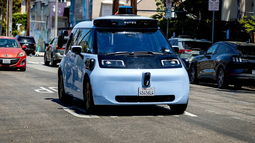 Robotaxi Ojai revoluciona la electromovilidad con vehículos automatizados sin conductores. Robotaxi Ojai revoluciona la electromovilidad con vehículos automatizados sin conductores.