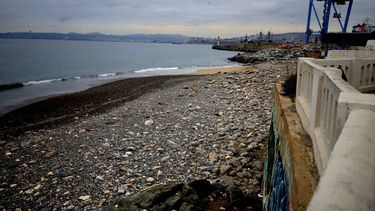 Vecino hizo zanja en playa para evitar ingreso a turistas y pescadores: Corte dice que es ilegal