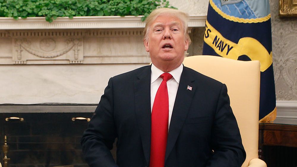 Trump firmó finalmente el plan de ayuda económica contra el coronavirus