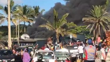 Queman Juzgado de Garantía de Rapa Nui en manifestaciones por homicidio: Alcalde lamenta destrucción de archivos históricos