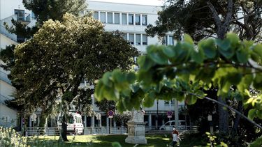 Francia superó las 25.000 muertes por COVID-19 mientras analiza sacar las restricciones
