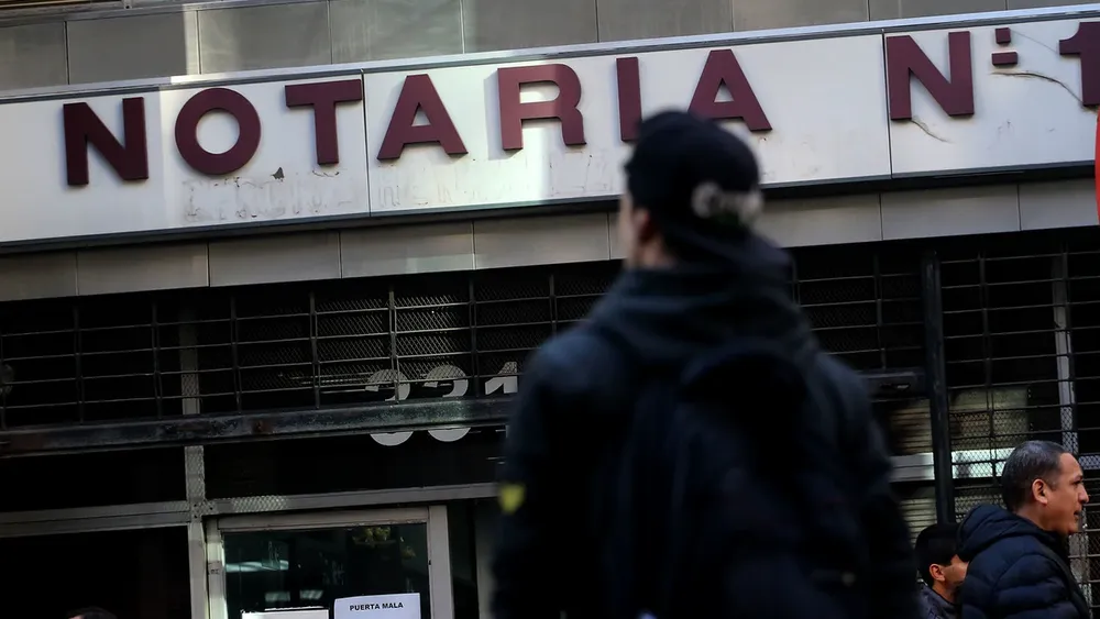 Más enredos en Poder Judicial: Revelan intento de notario Leiva por impedir firma digital que abarata costos a usuarios