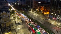 Imagen de la alameda de noche / Agencia Uno Imagen de la alameda de noche / Agencia Uno